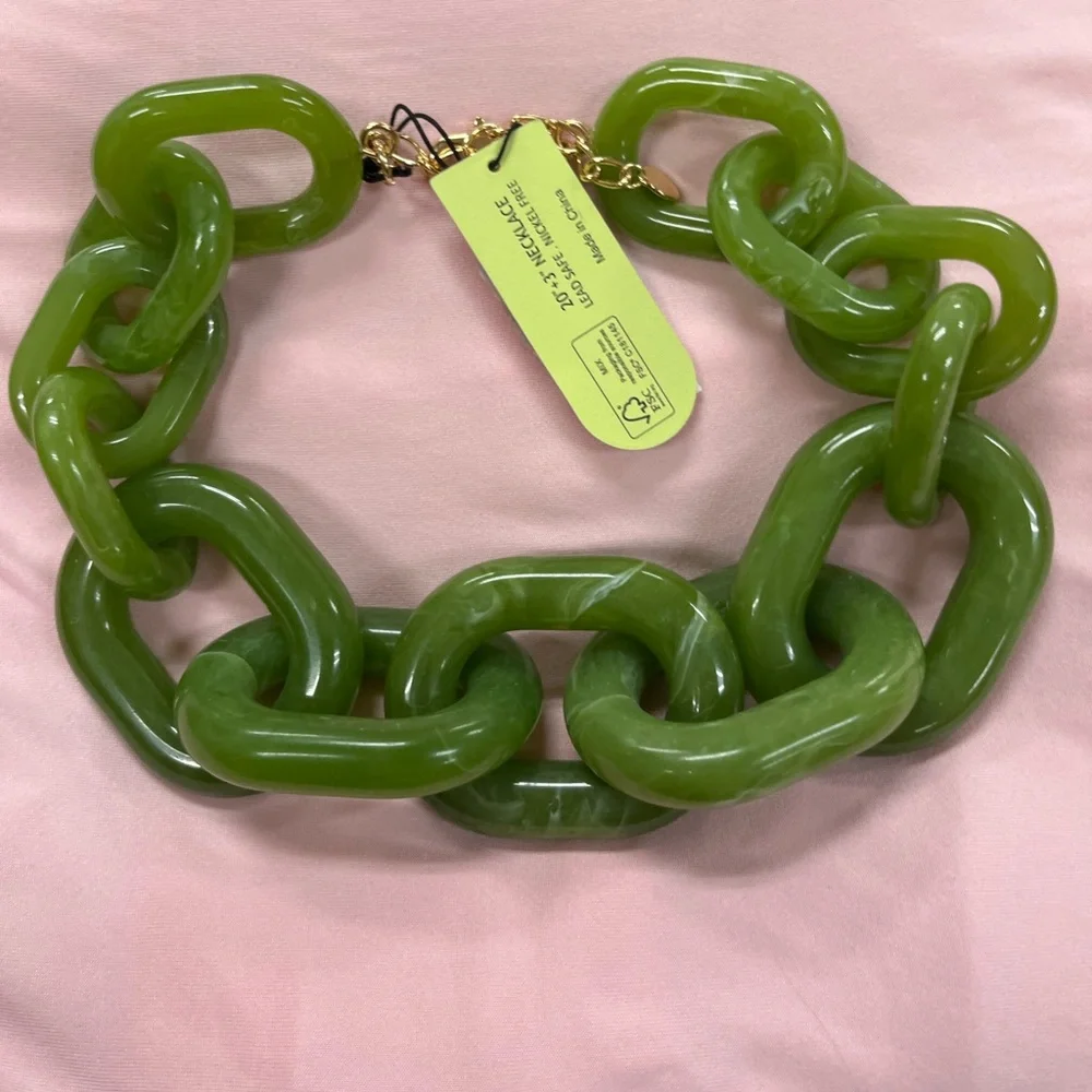 NWT ⚜️💚⚜️ Piper K Stunning Green Resin Chunky  Statement Necklace - Picture 13 of 16